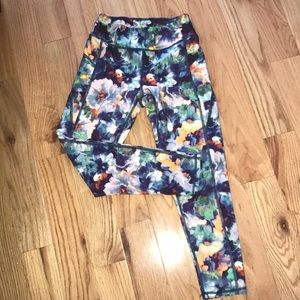 Aerie floral print cropped 3/4 yoga leggings